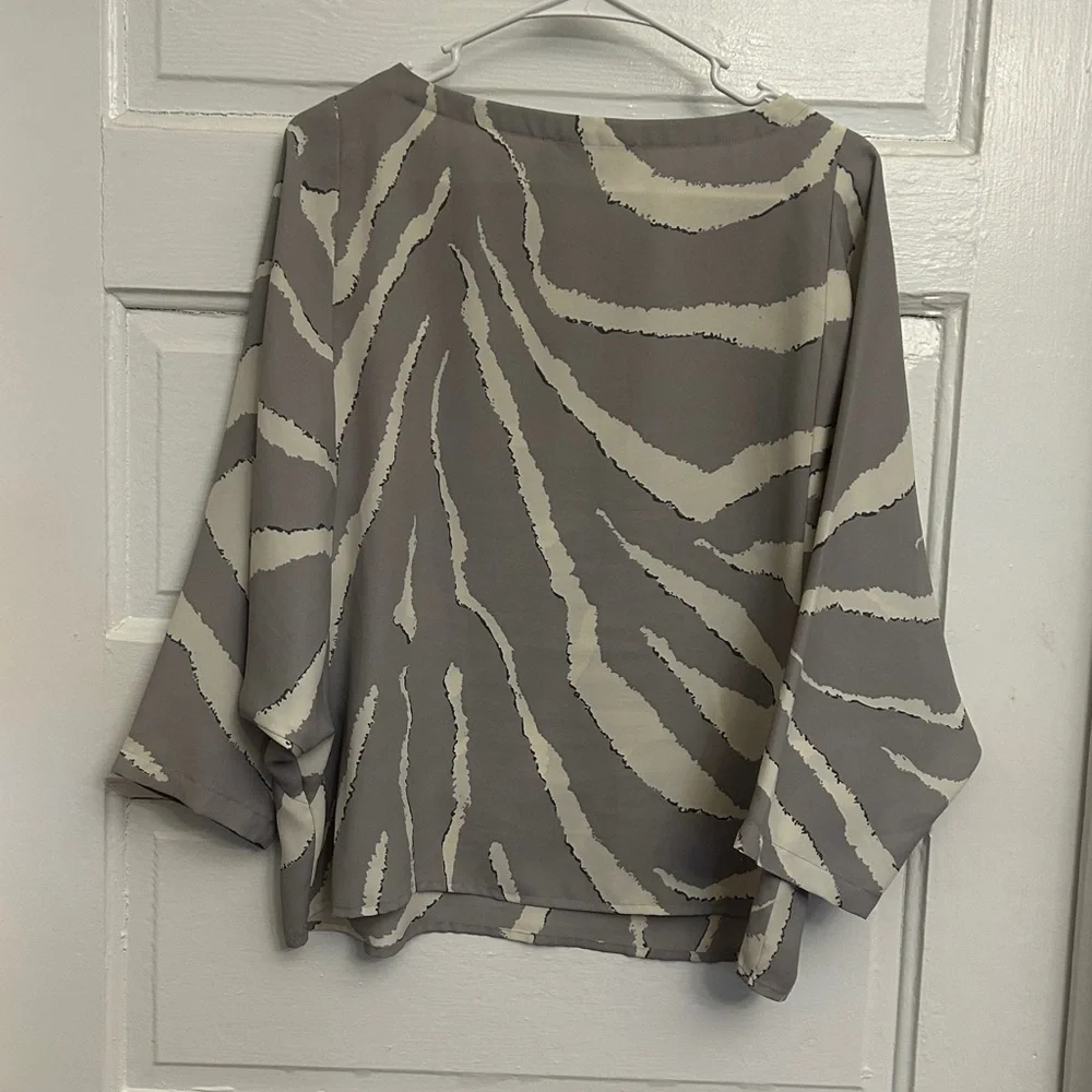 LOFT Zebra Print Blouse in Gray and Cream - Picture 4 of 4
